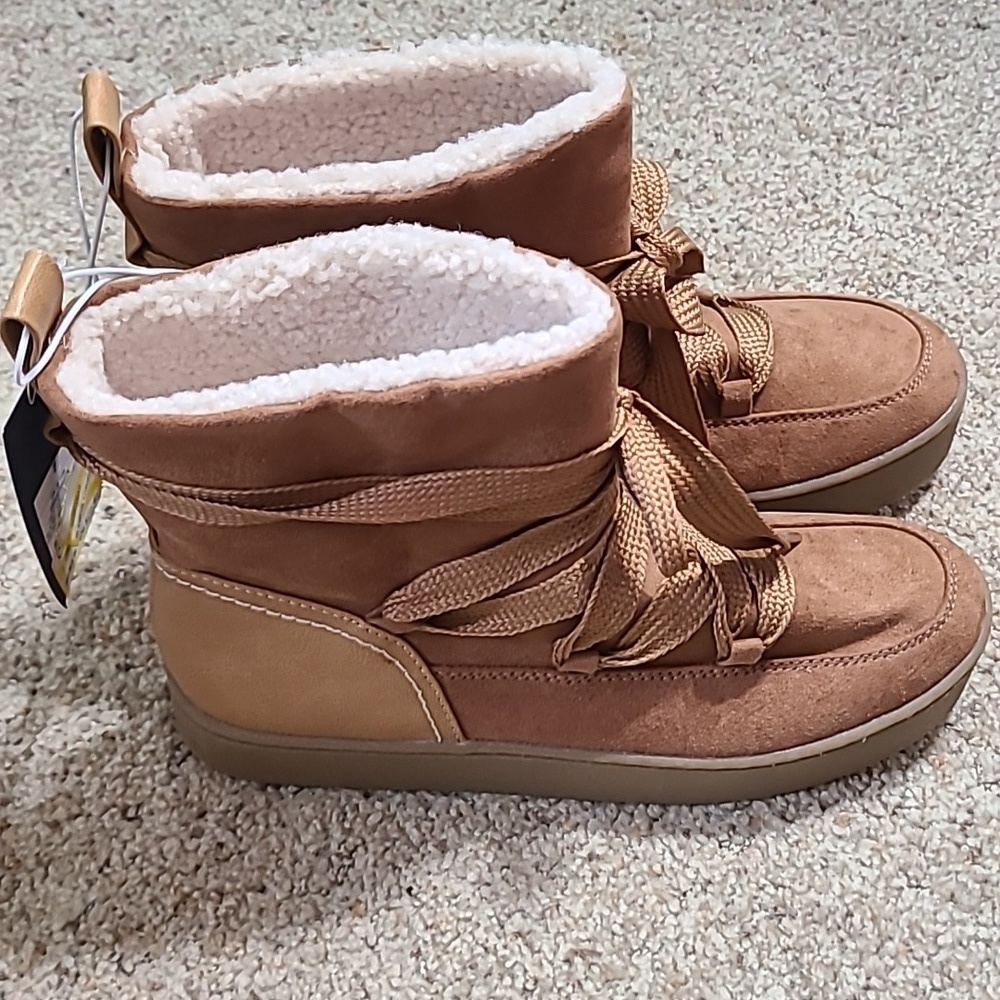 NWT Universal Thread Boots Size 7